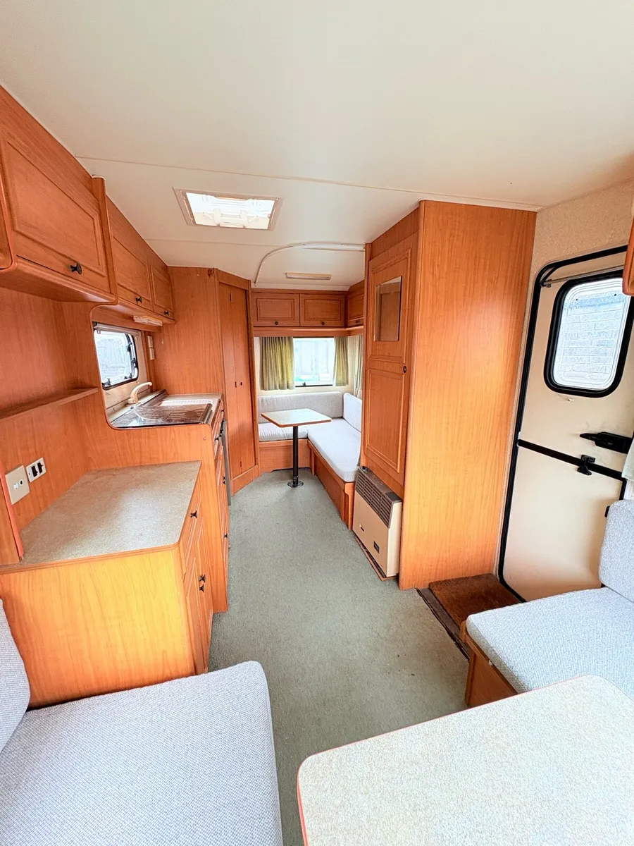 5 berth caravan fab condition - Image 2
