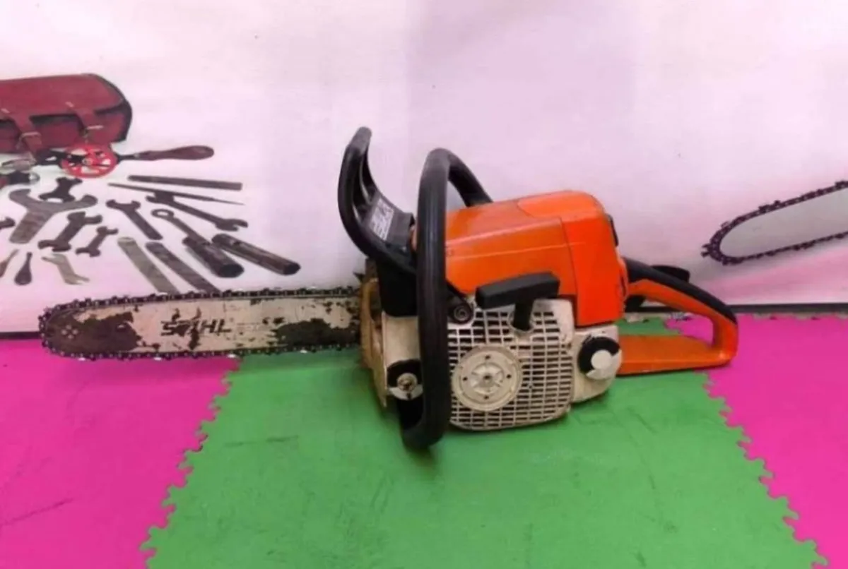 STIHL MS250 2 STROKE PETROL CHAINSAW - Image 1