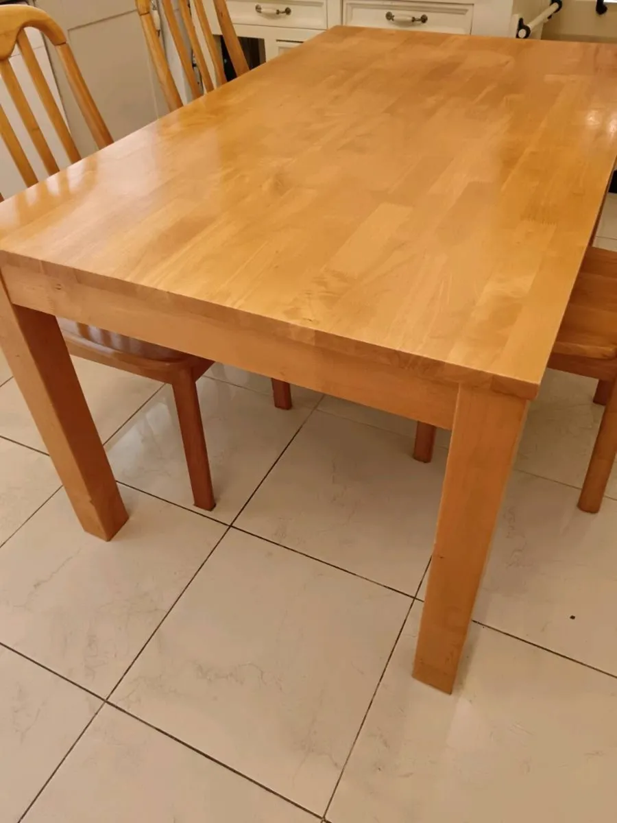 Table and chairs - Image 4