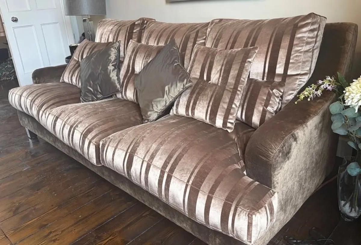 Beautiful Velvet Sofa and Chair as new condition - Image 3
