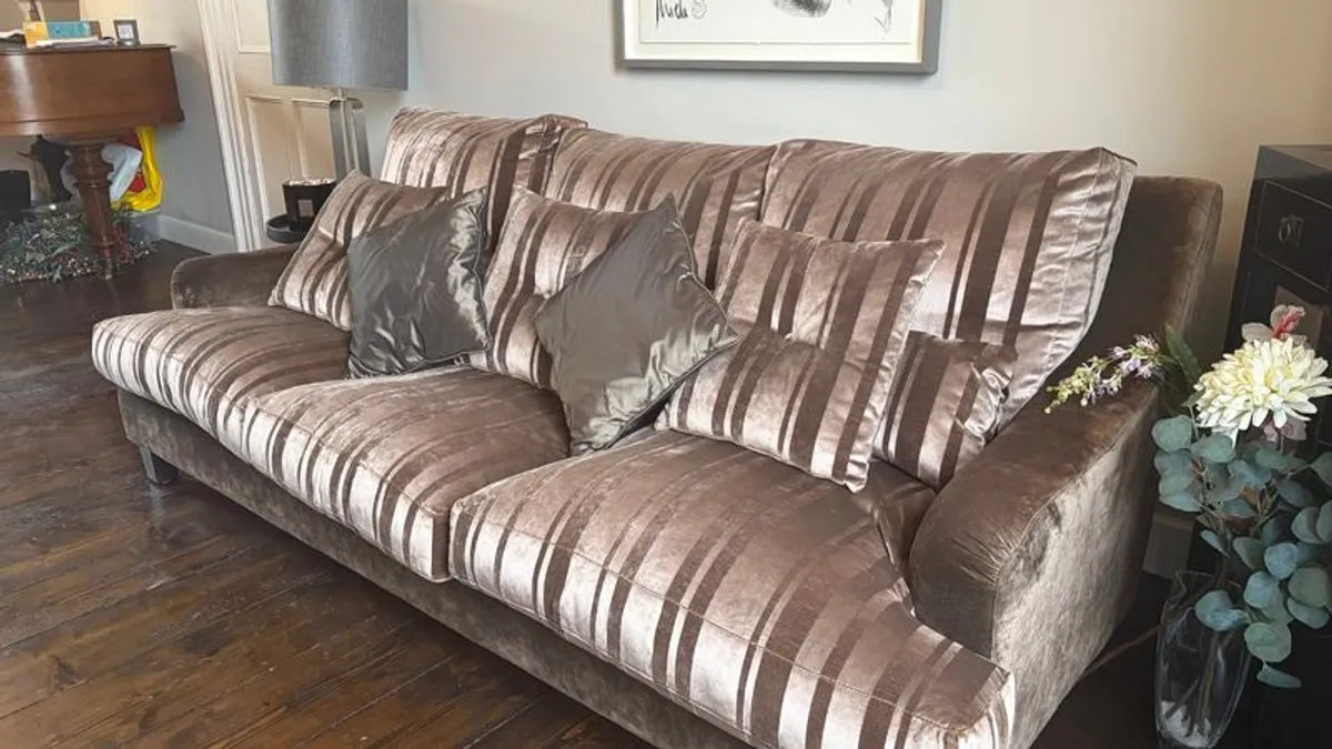 Beautiful Velvet Sofa and Chair as new condition - Image 4