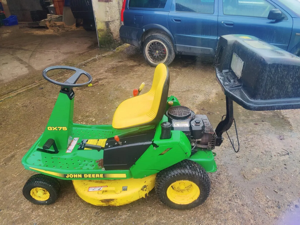 JOHN DEERE GX75 RIDER LAWNMOWER - Image 2