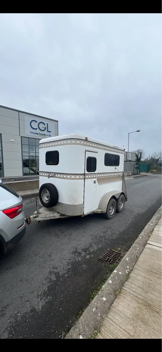 American Style Bison Horse Trailer - Image 1