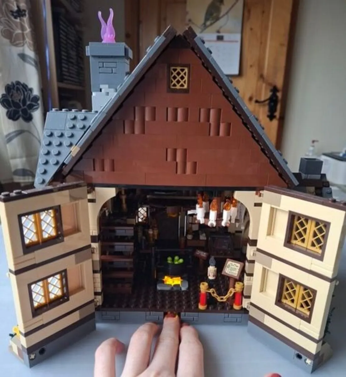 Lego Hocus Pocus: The Sanderson Sisters' Cottage - Image 3