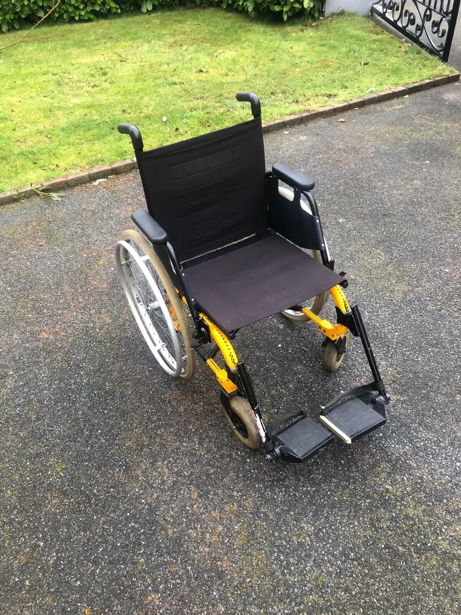 Manual wheelchair - Image 1