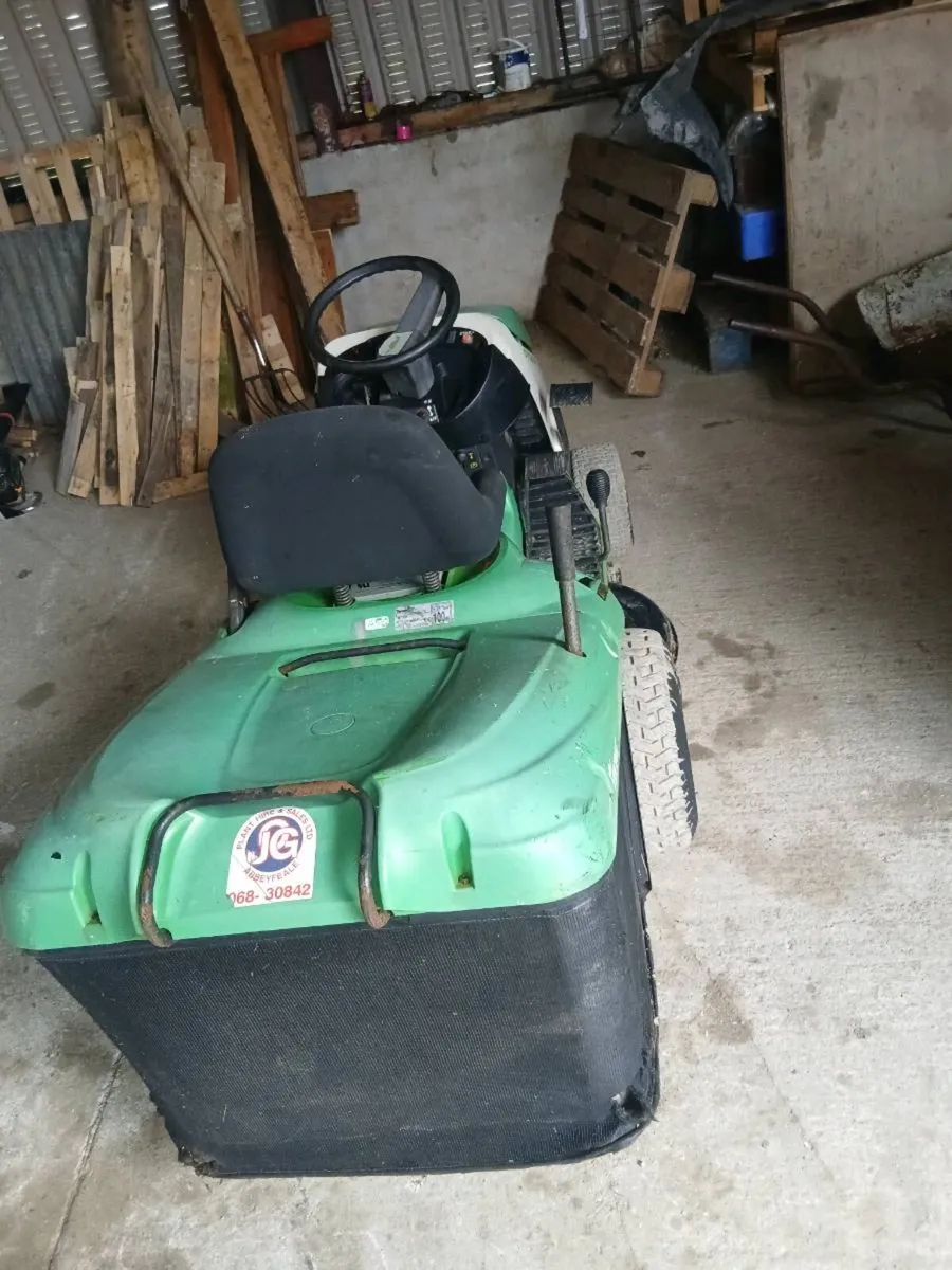 Viking cyclon ride on mower - Image 3