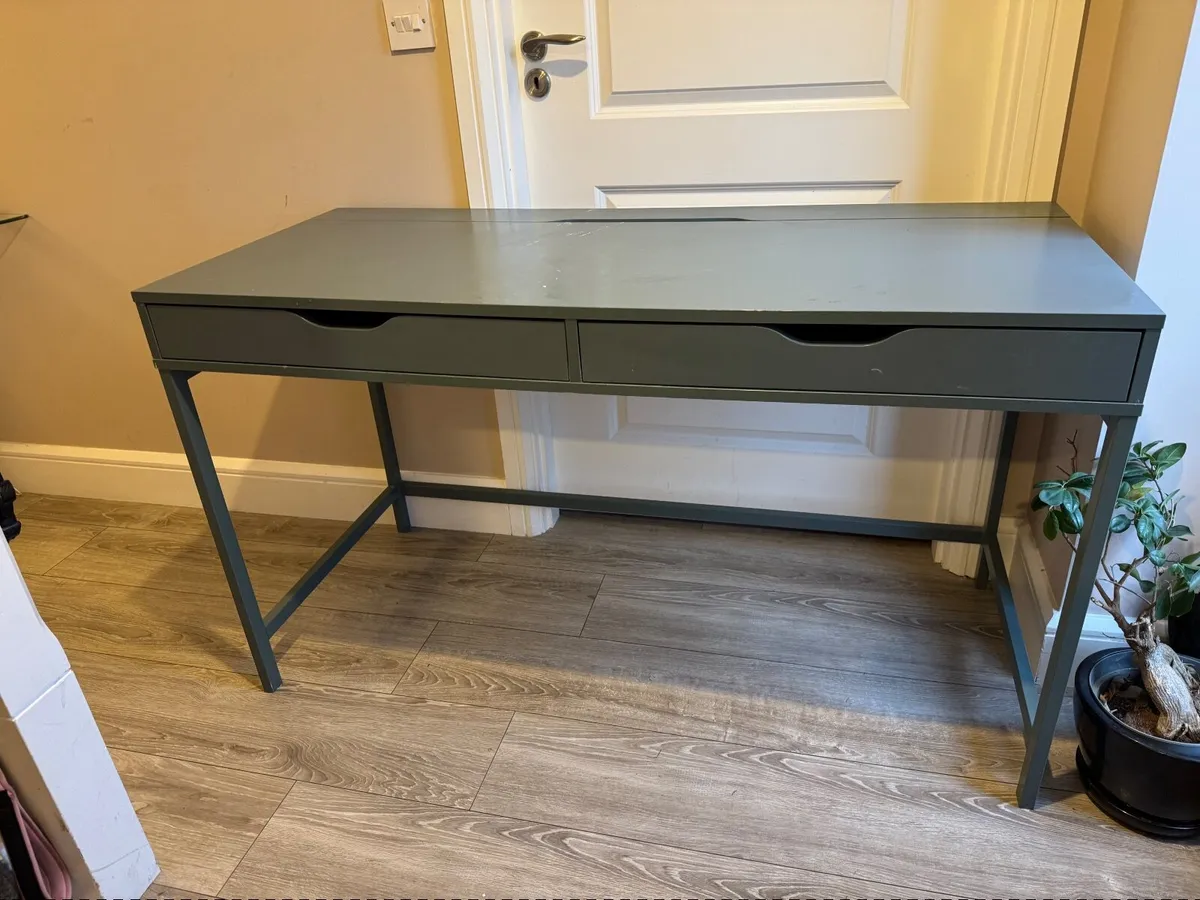 Office table - Image 1