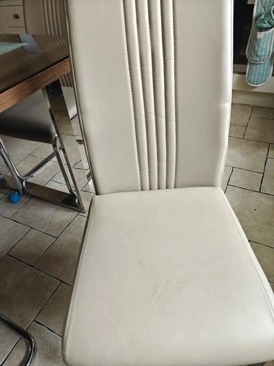 Dining table and chairs - Image 3