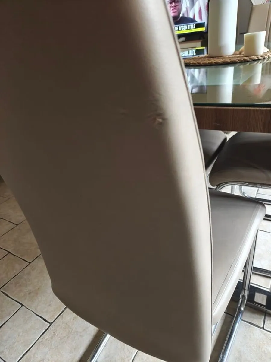 Dining table and chairs - Image 4