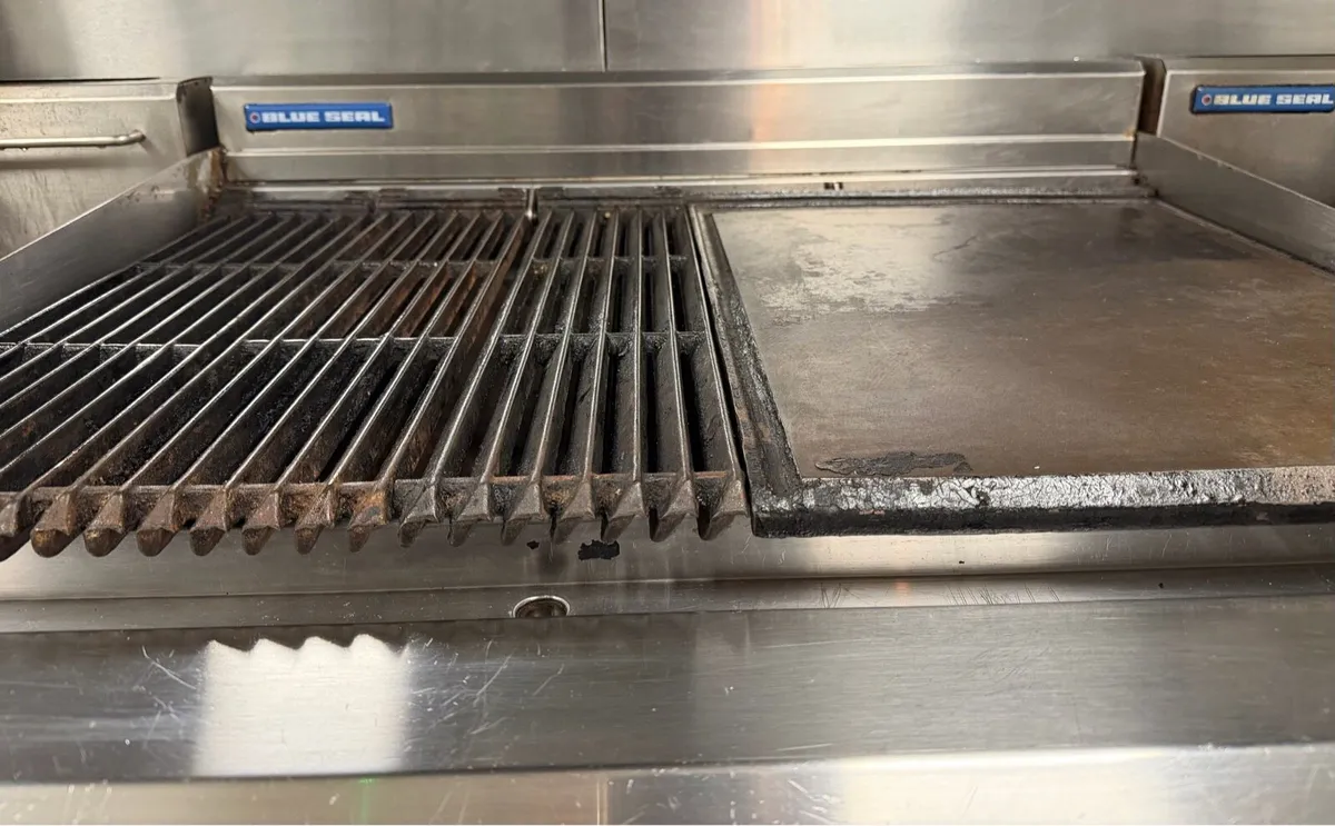 Blue Seal Natural Gas Chargrill with leg stand - Image 3