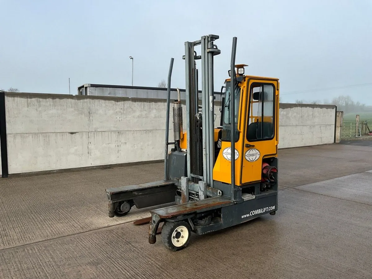COMBILIFT C3000N 3 TON GAS 3 WHEELED FORKLIFT - Image 1