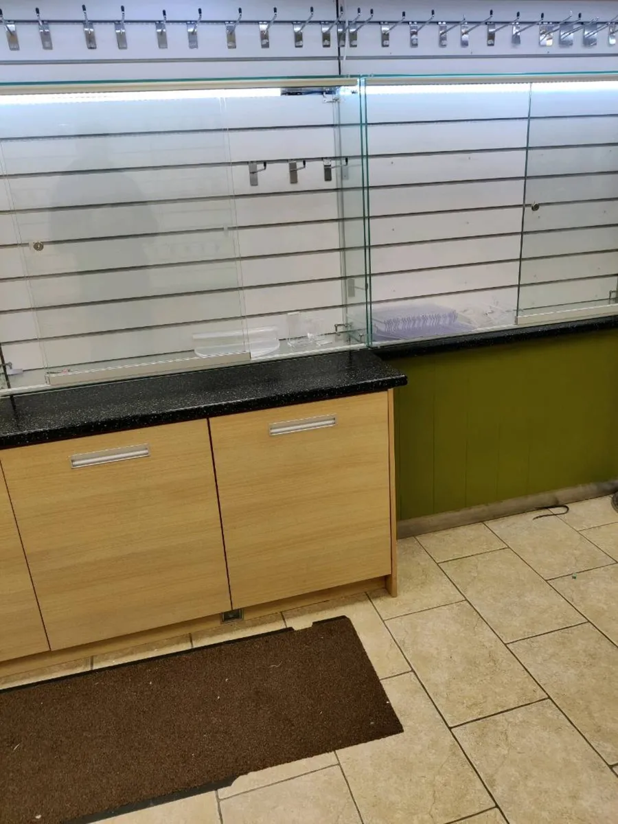 Retail display units - Image 1