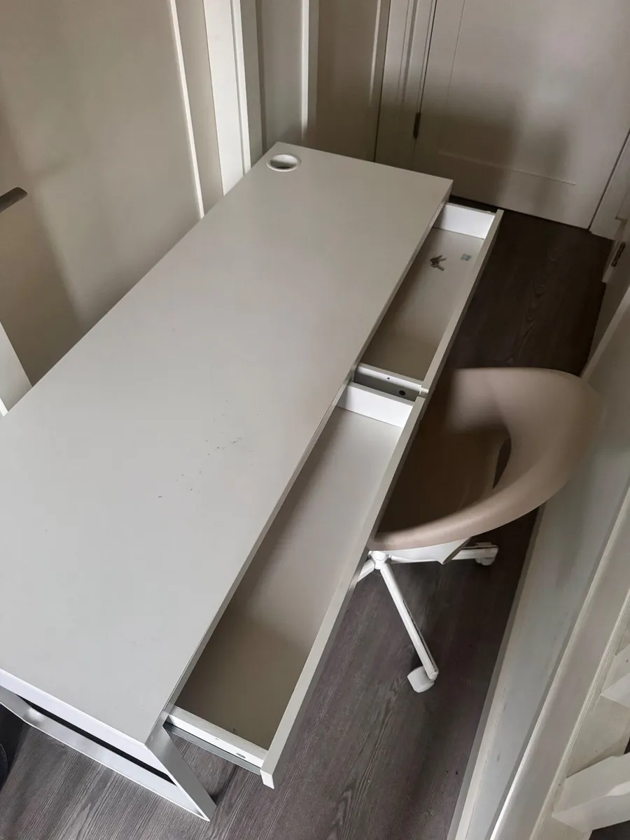 SUPER COMFORTABLE OFFICE DESK AND CHAIR - Image 2