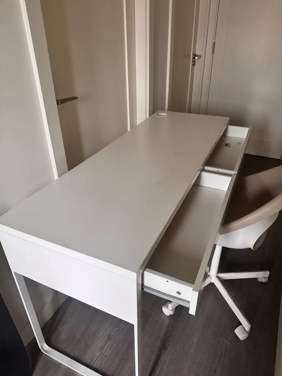 SUPER COMFORTABLE OFFICE DESK AND CHAIR - Image 4