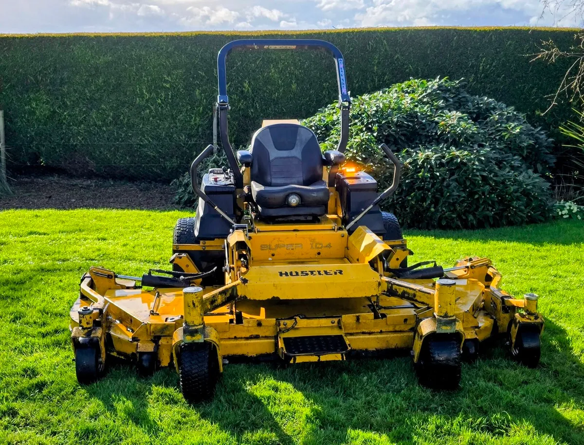 Hustler Super 104 Hyperdrive Batwing - Image 1