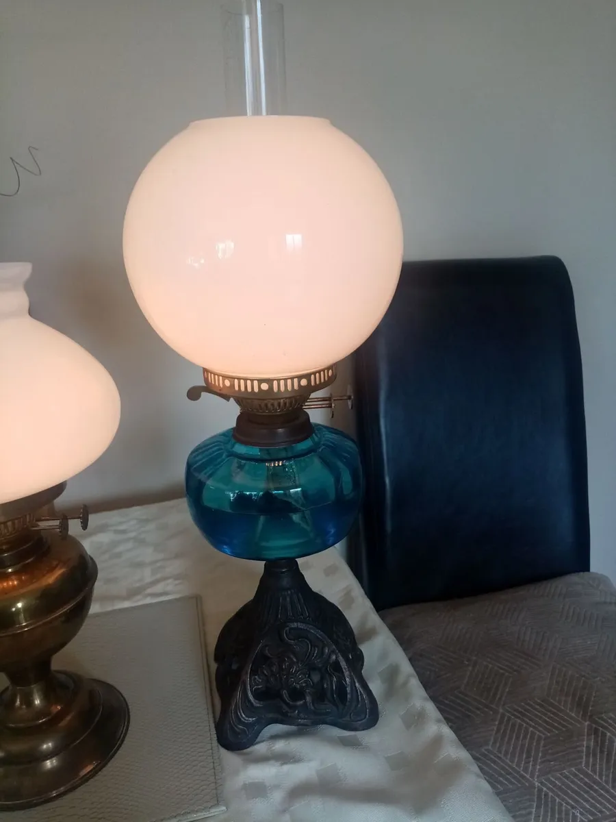 2 vintage Oil Lamps - Image 2