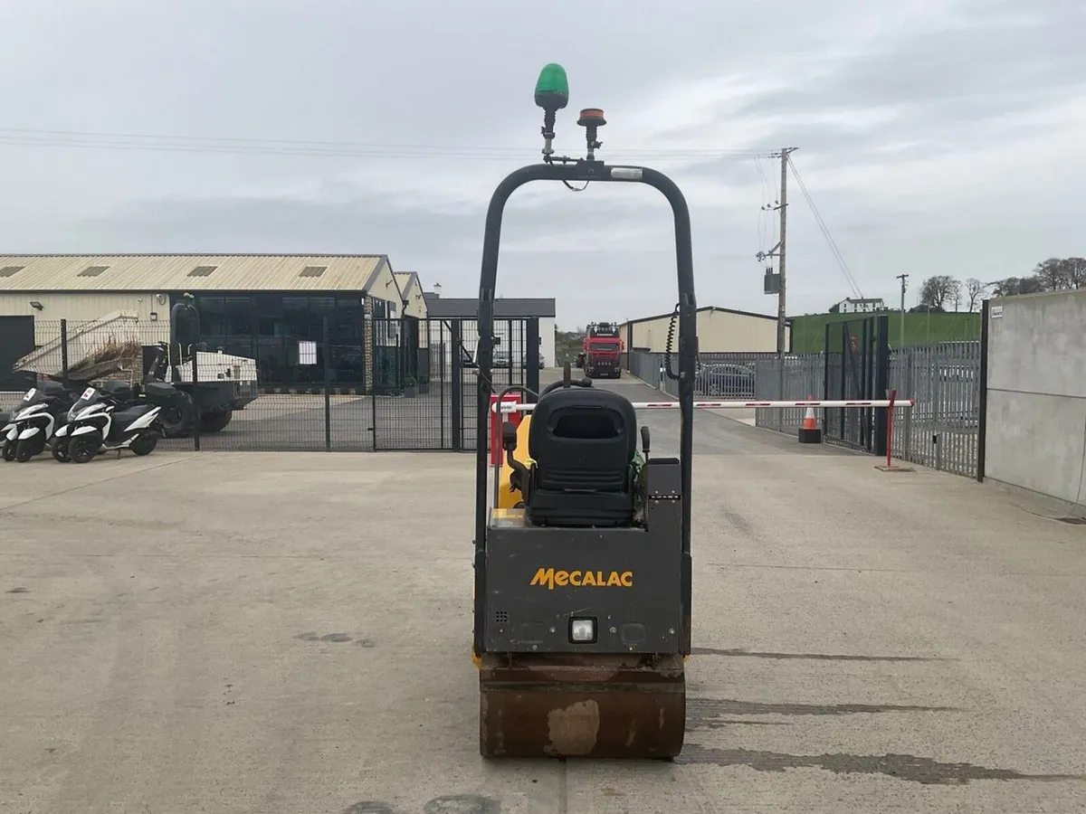 MECALAC TV800 DOUBLE DRUM RIDE ON DIESEL ROLLER - Image 4