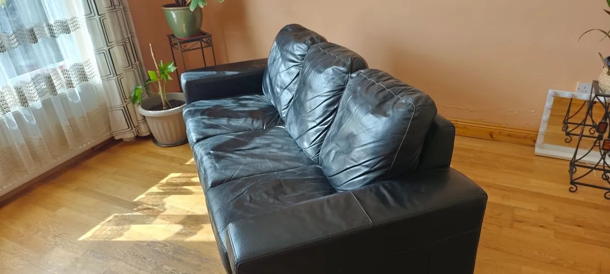 Leather sofa/couch - Image 4
