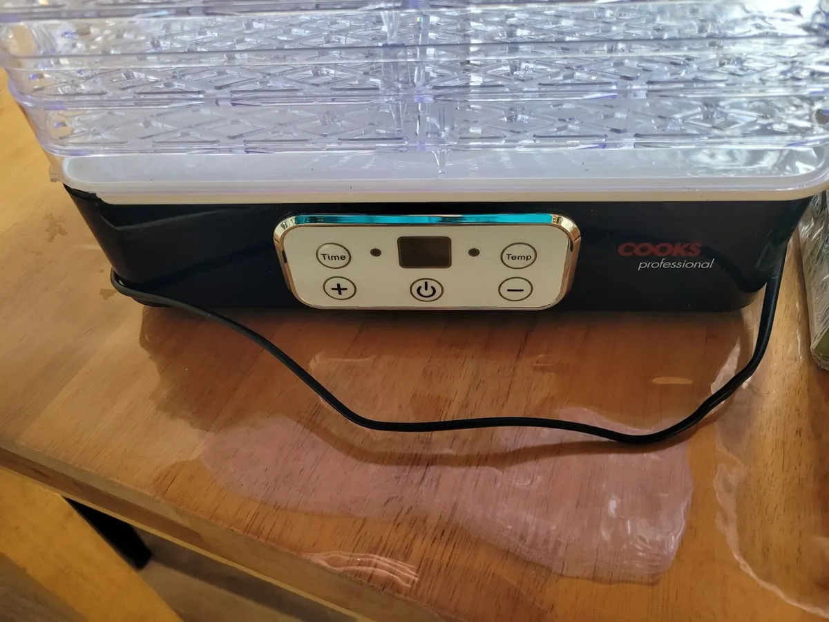 Small Food dehydrator and 7 ball canning jar - Image 1