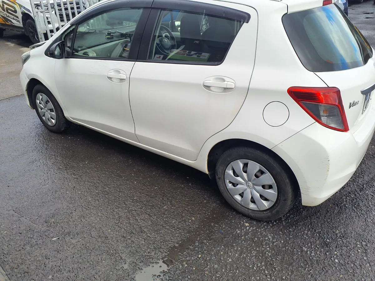 Toyota vitz 2014 runs & Drives - Image 4