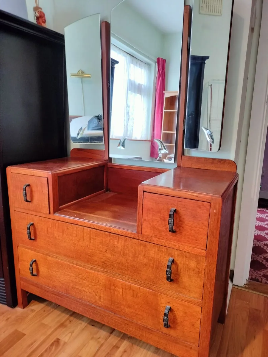 Dressing table - Image 1