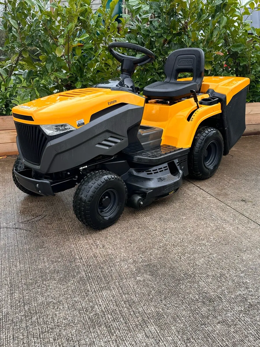 Stiga ride on lawn mower 98cm deck - Image 1
