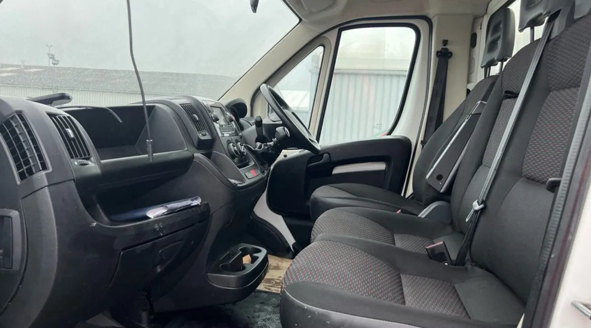 2021 Peugeot Boxer Tipper Van - Image 3