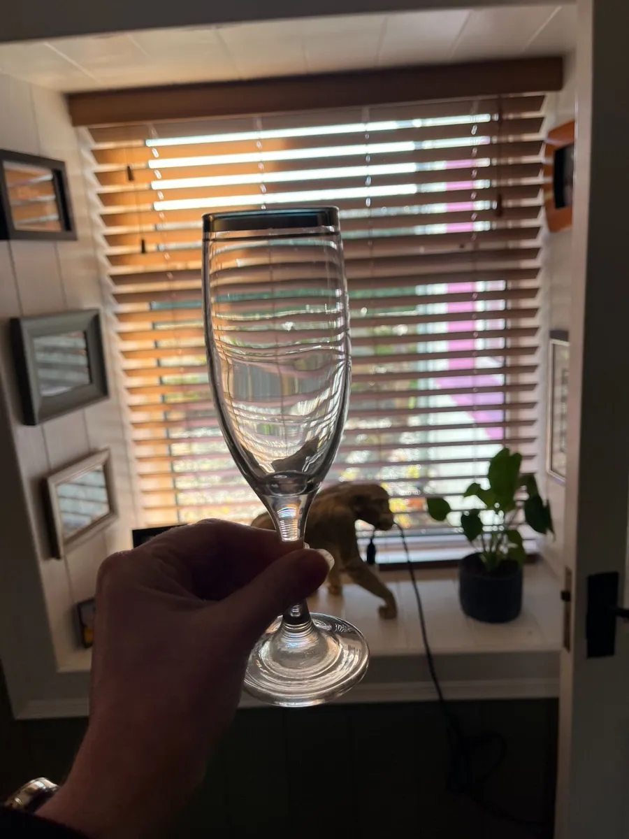 Champagne glasses - Image 1