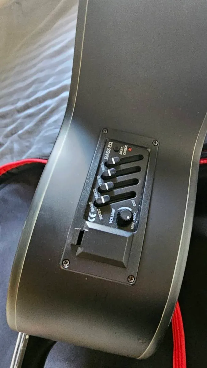 Bass Guitar - Image 4