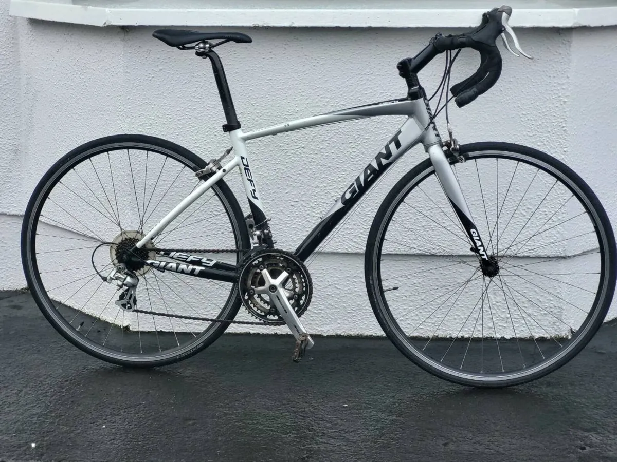 GIANT DEFY ROAD BIKE - Image 1