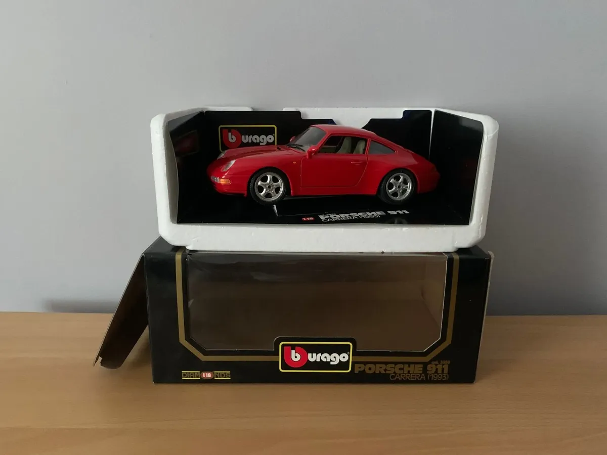 Porsche 911 Carrera (1993) 1/18 Burago Model Car - Image 2