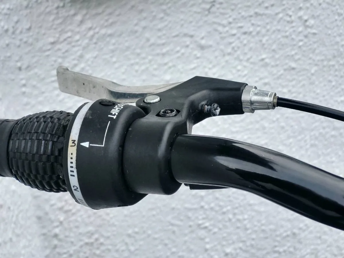 PLANET SHADOW BIKE LIKE NEW SELDOM USED - Image 3