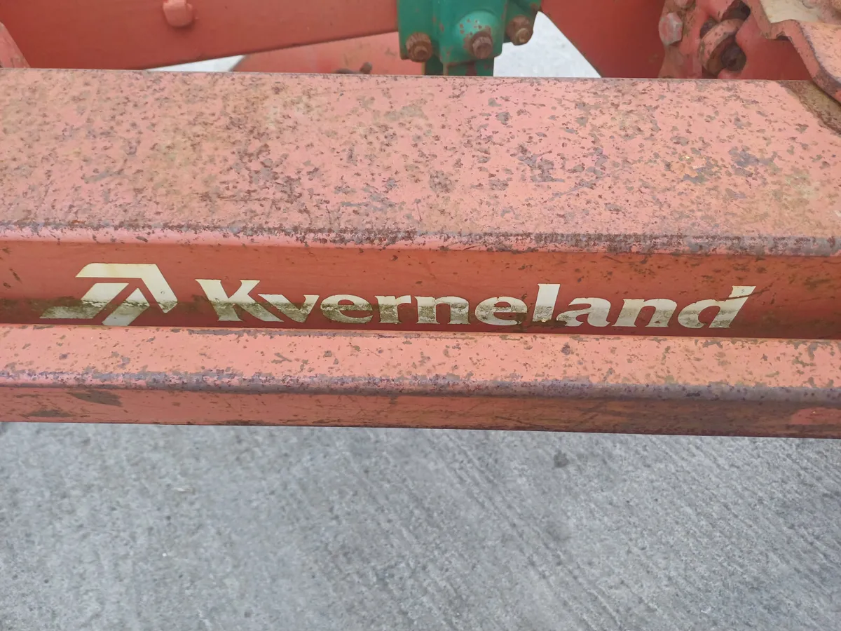 Kverneland 5 Furrow Reversible Plough - Image 3