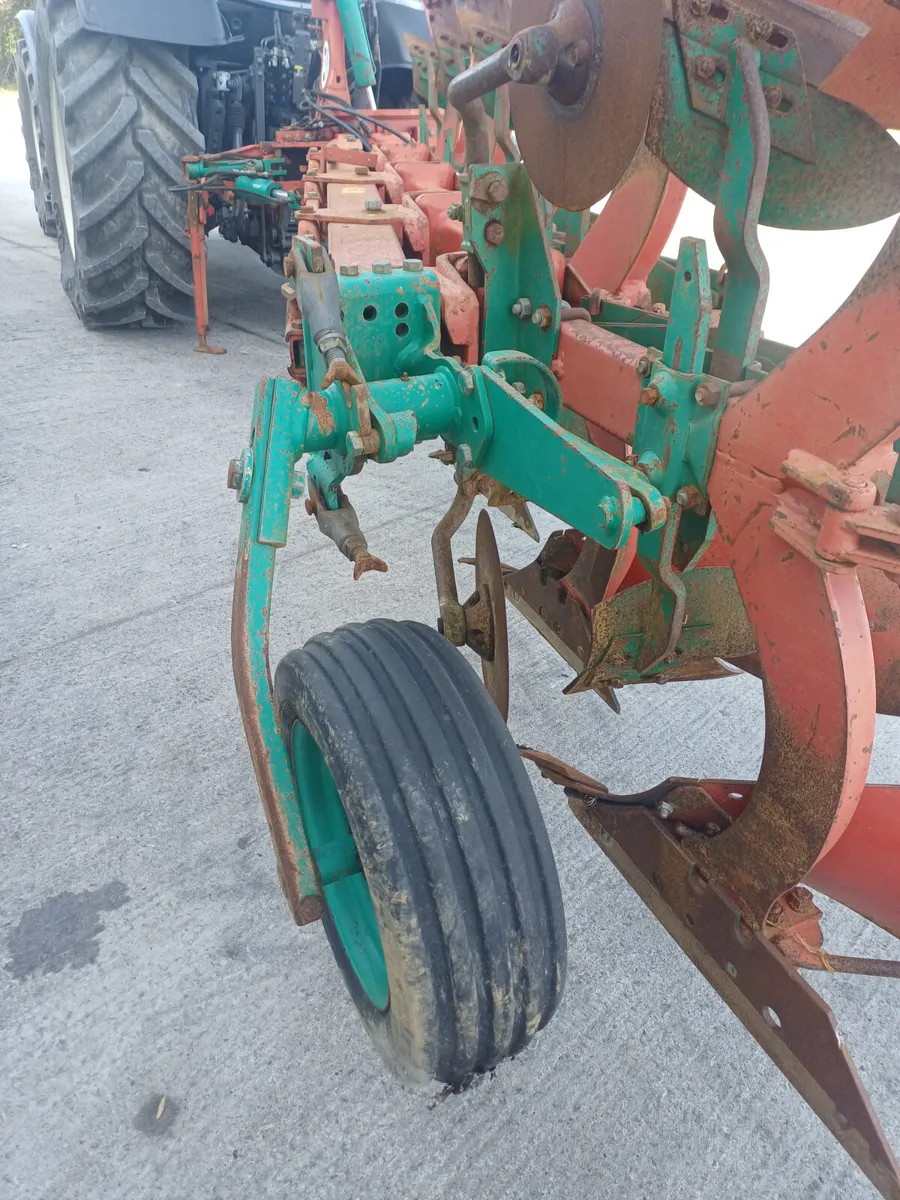 Kverneland 5 Furrow Reversible Plough - Image 4