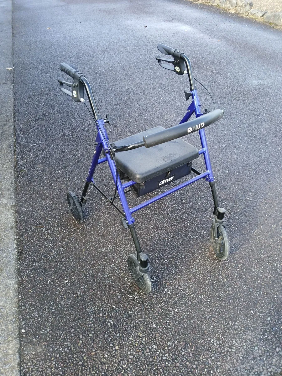 Four wheeled rollator/walking aid/zimmer frame - Image 2