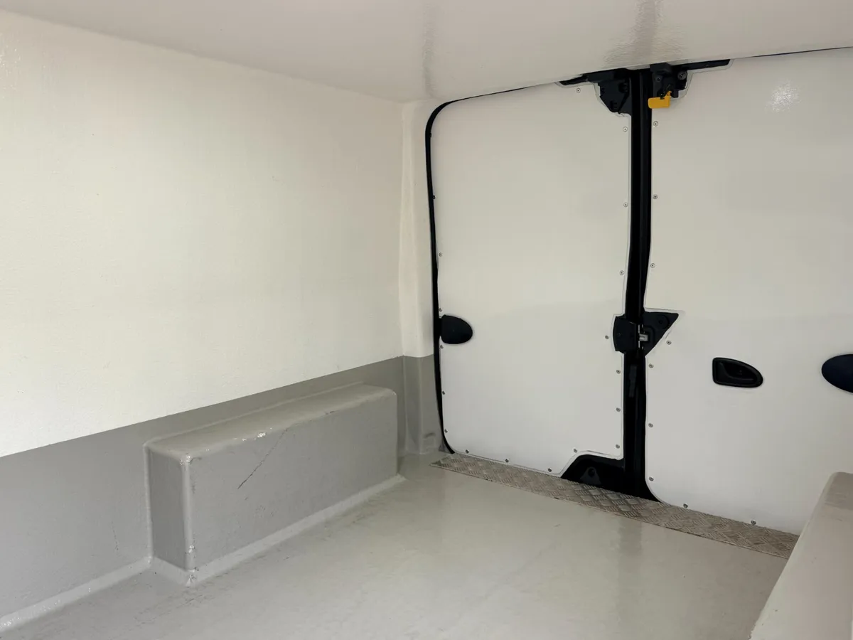 2021 Renault Trafic Refrigerated Van - Image 3