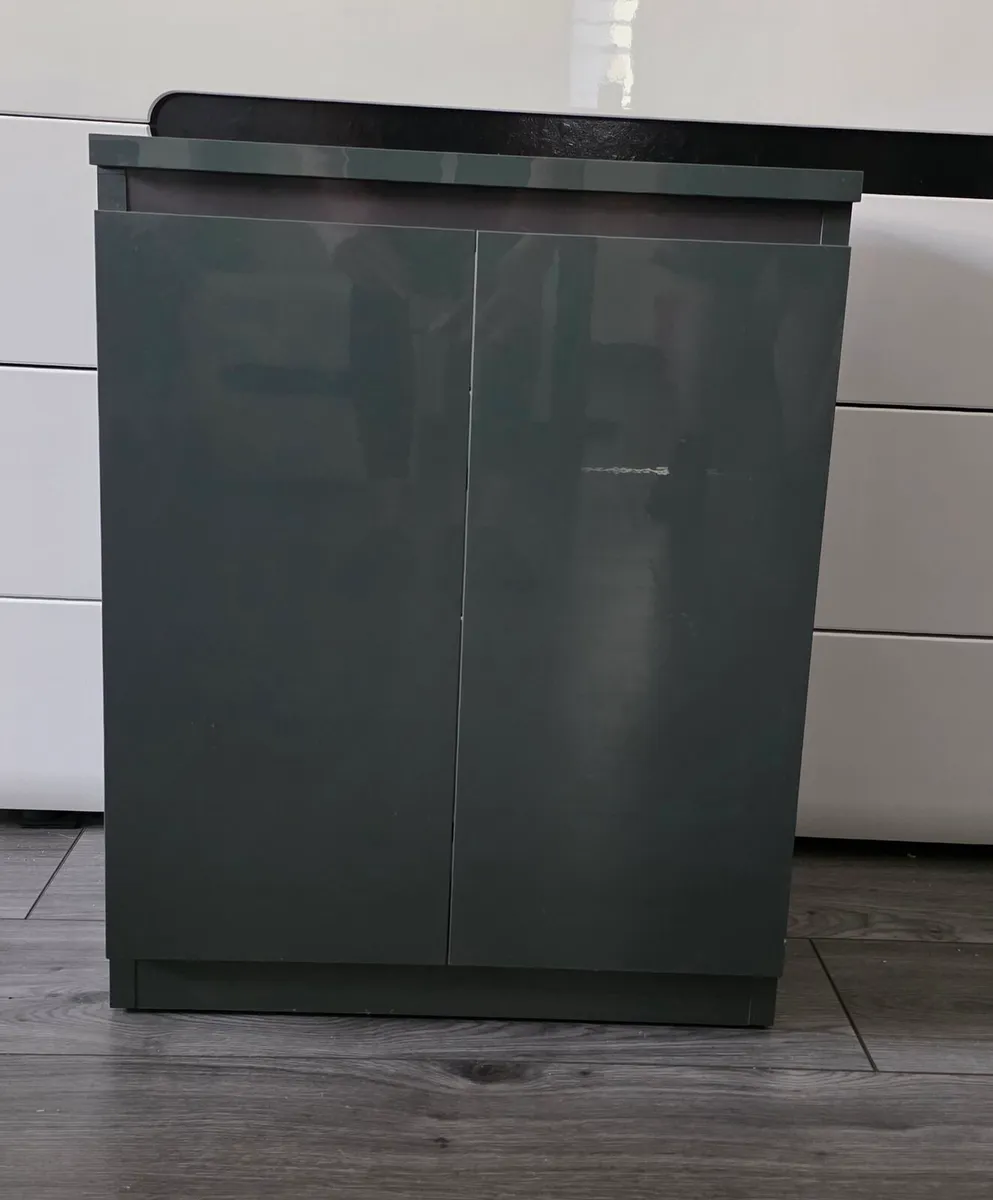 Under sink cabinet - Image 1