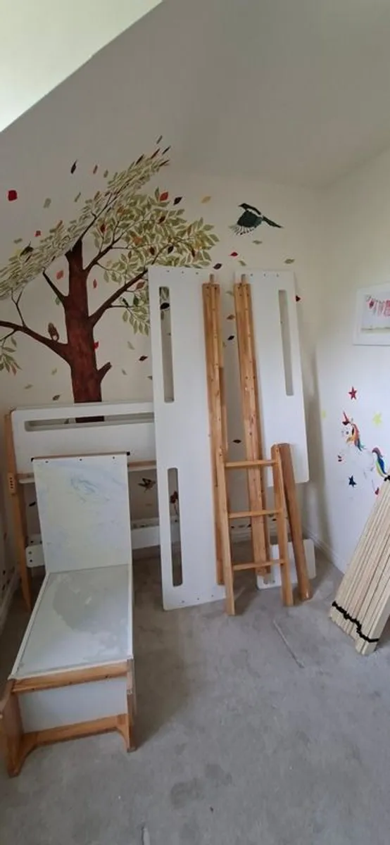 Child's bed - Image 2