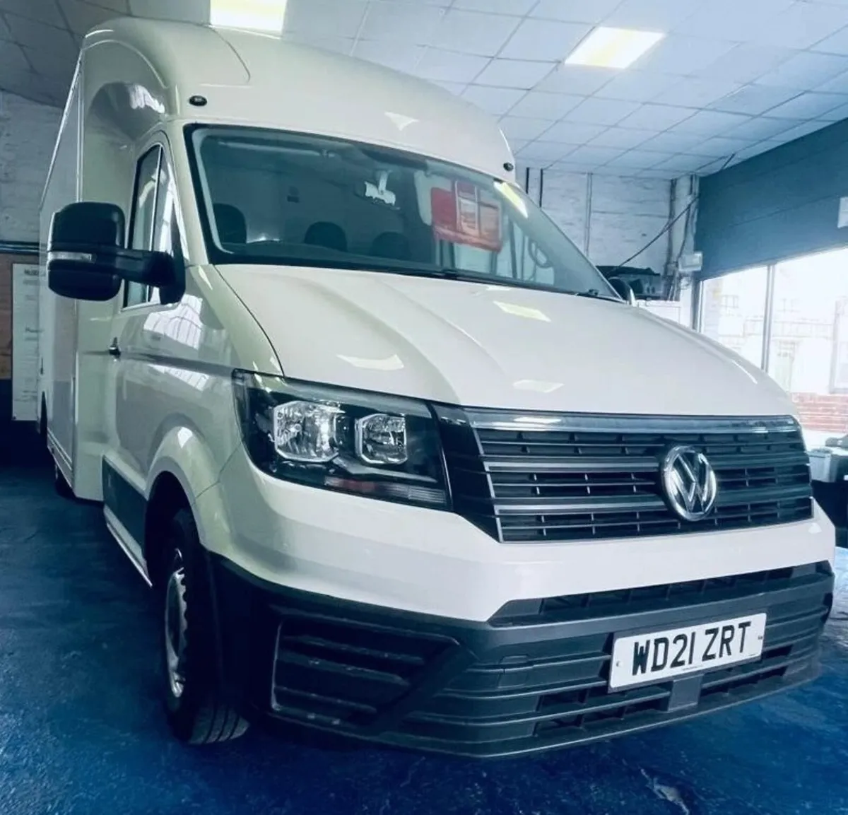 2021 Volkswagen Crafter Luton Low Loader Box Van - Image 3