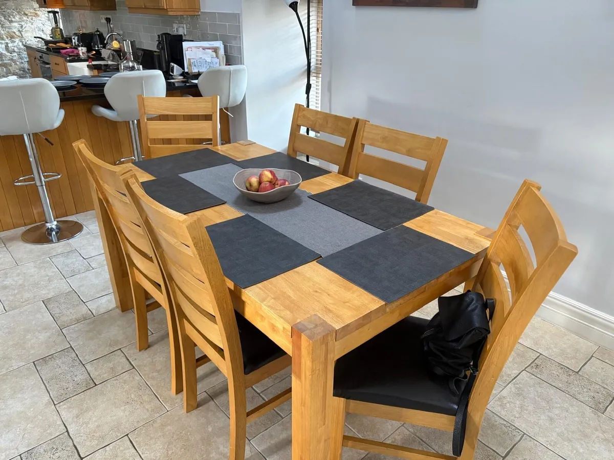 Kitchen table - Image 1