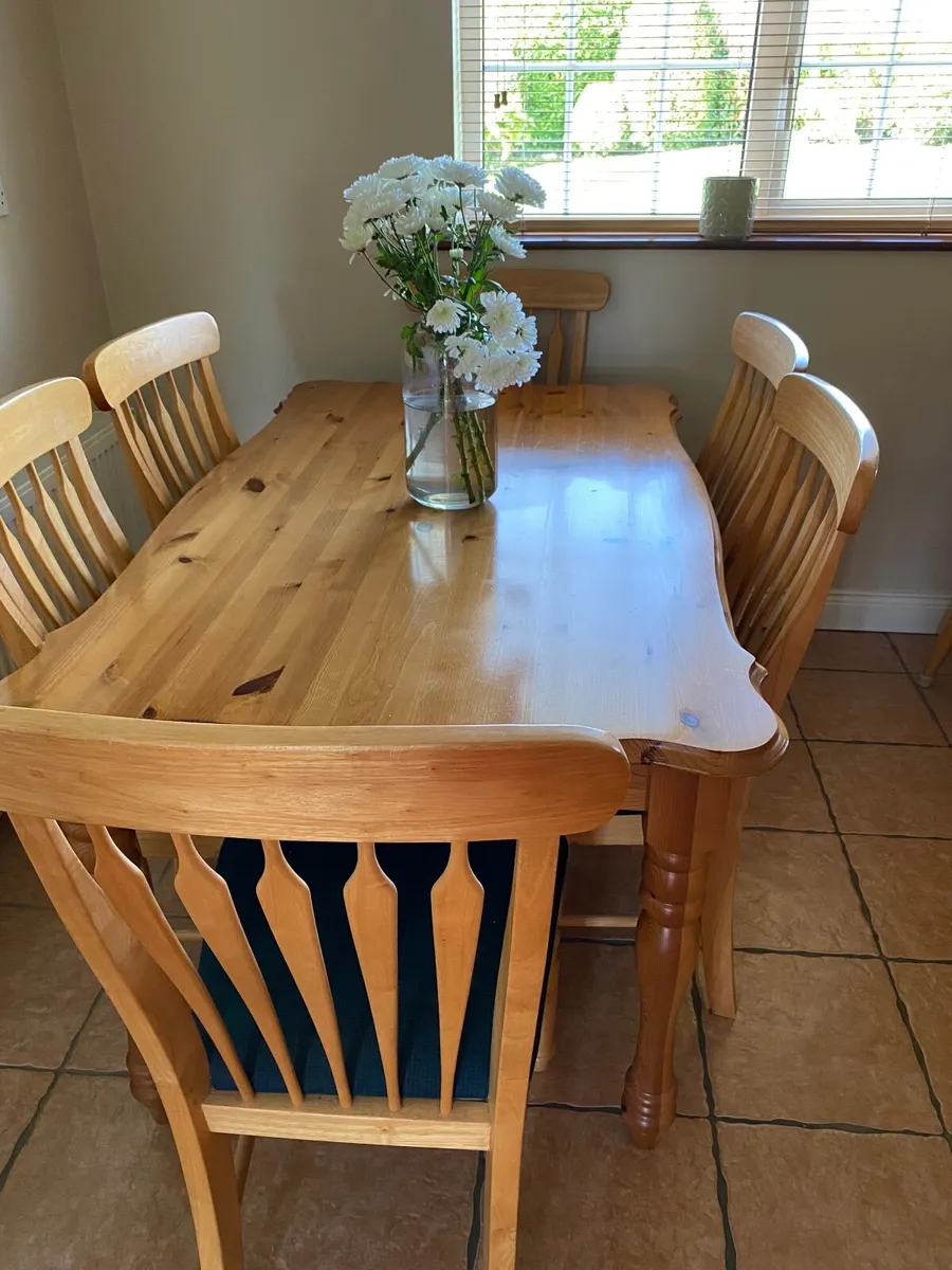 Kitchen table & chairs - Image 2