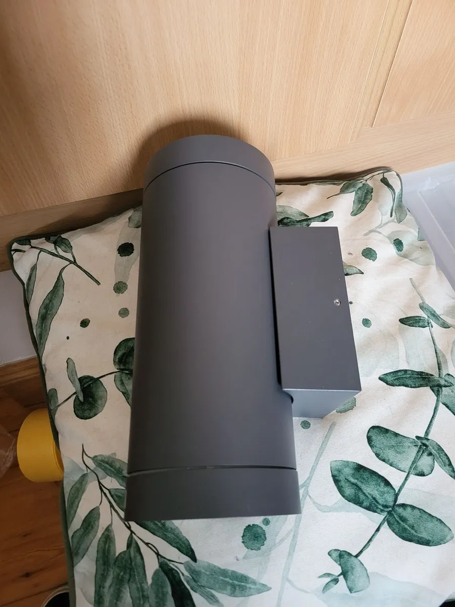 Outside lights - Image 2