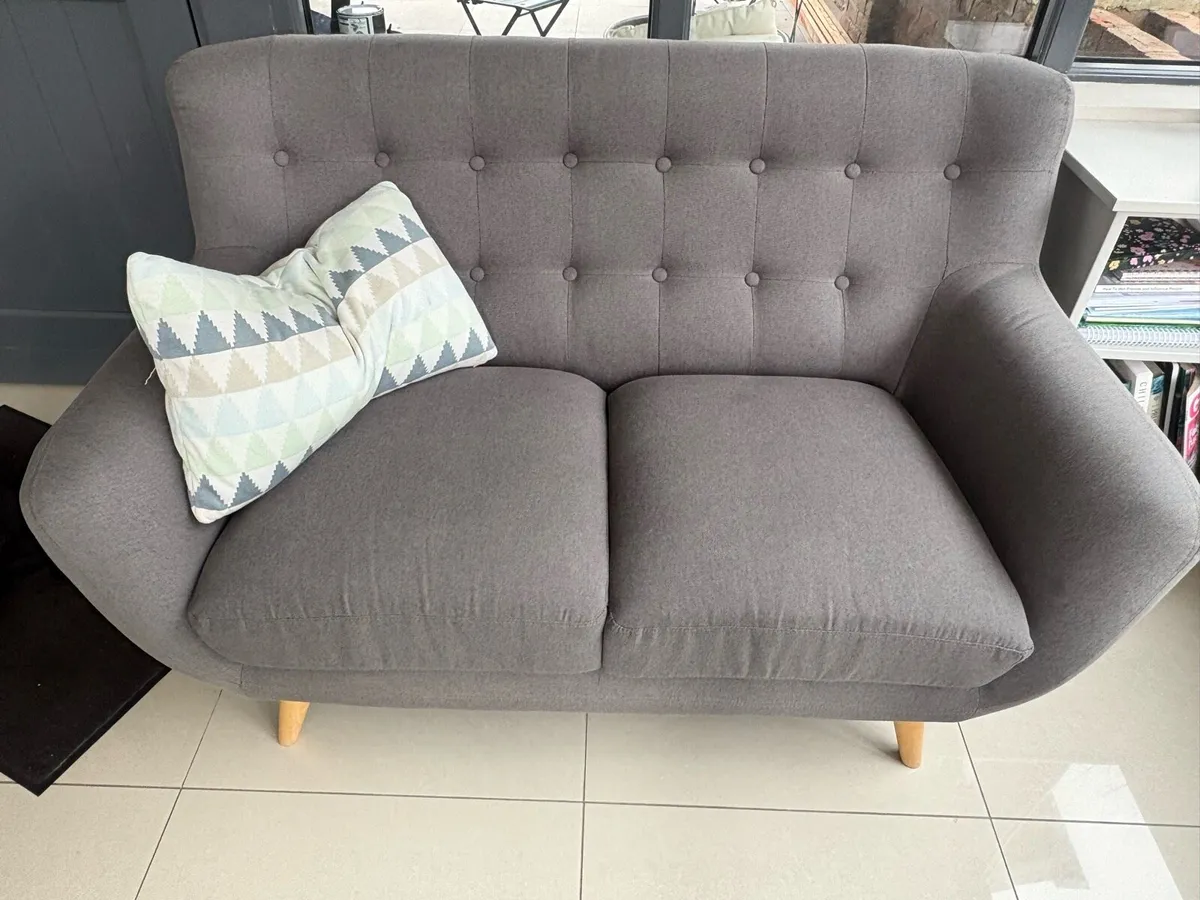 2 seater couch - Image 1
