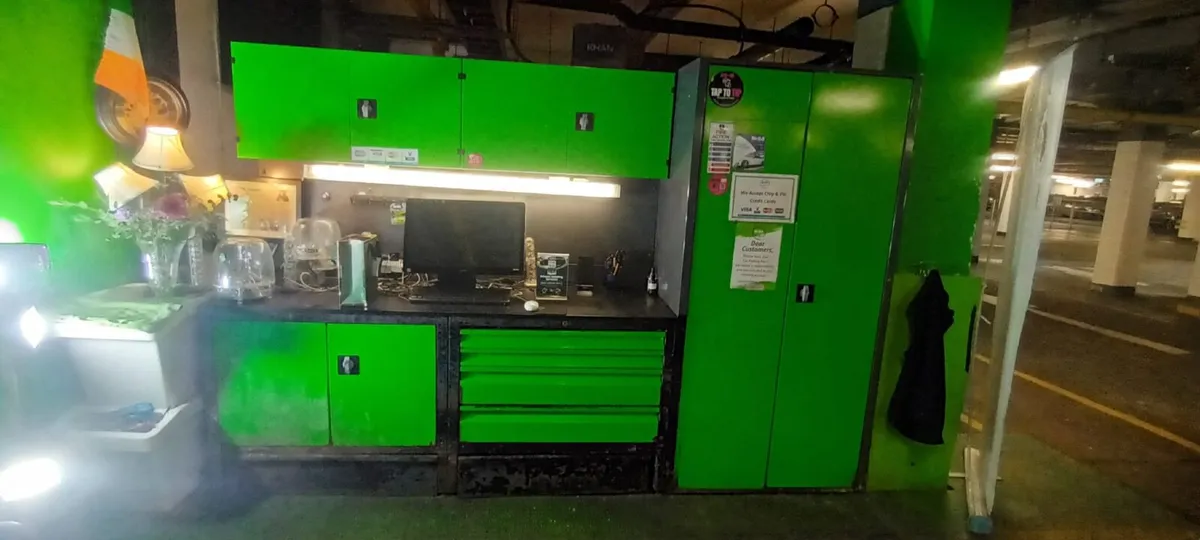 Cabinets and drawers - Image 3