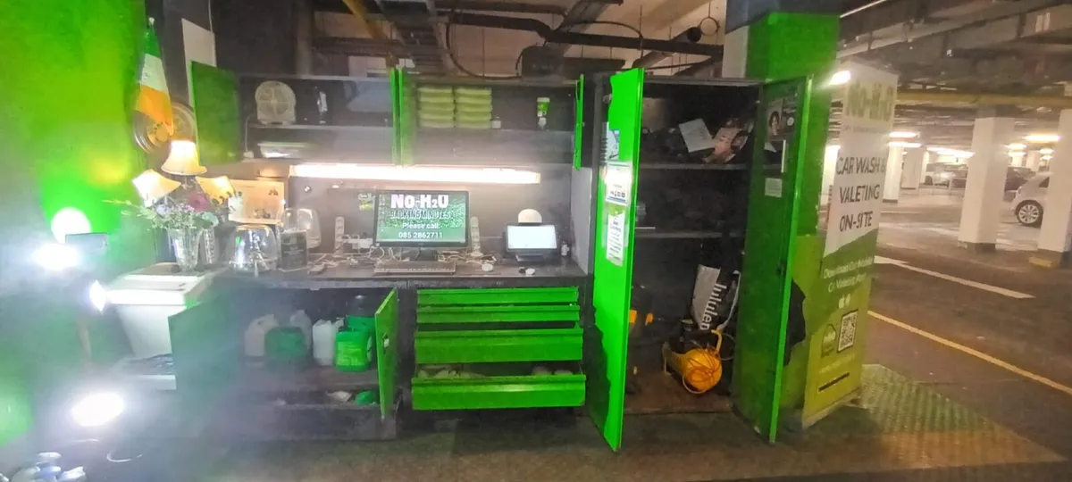 Cabinets and drawers - Image 4