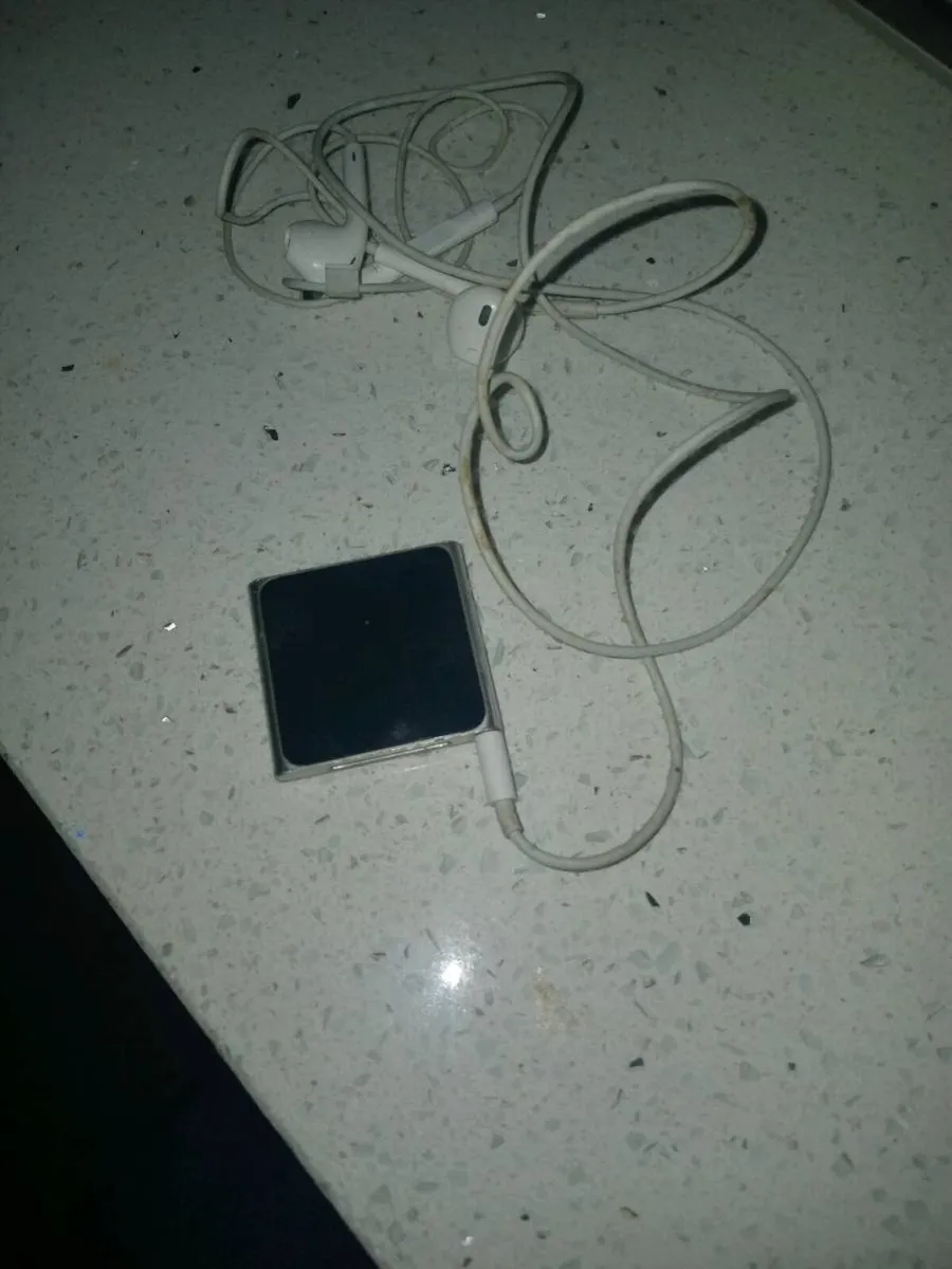 Apple iPod no charger - Image 1