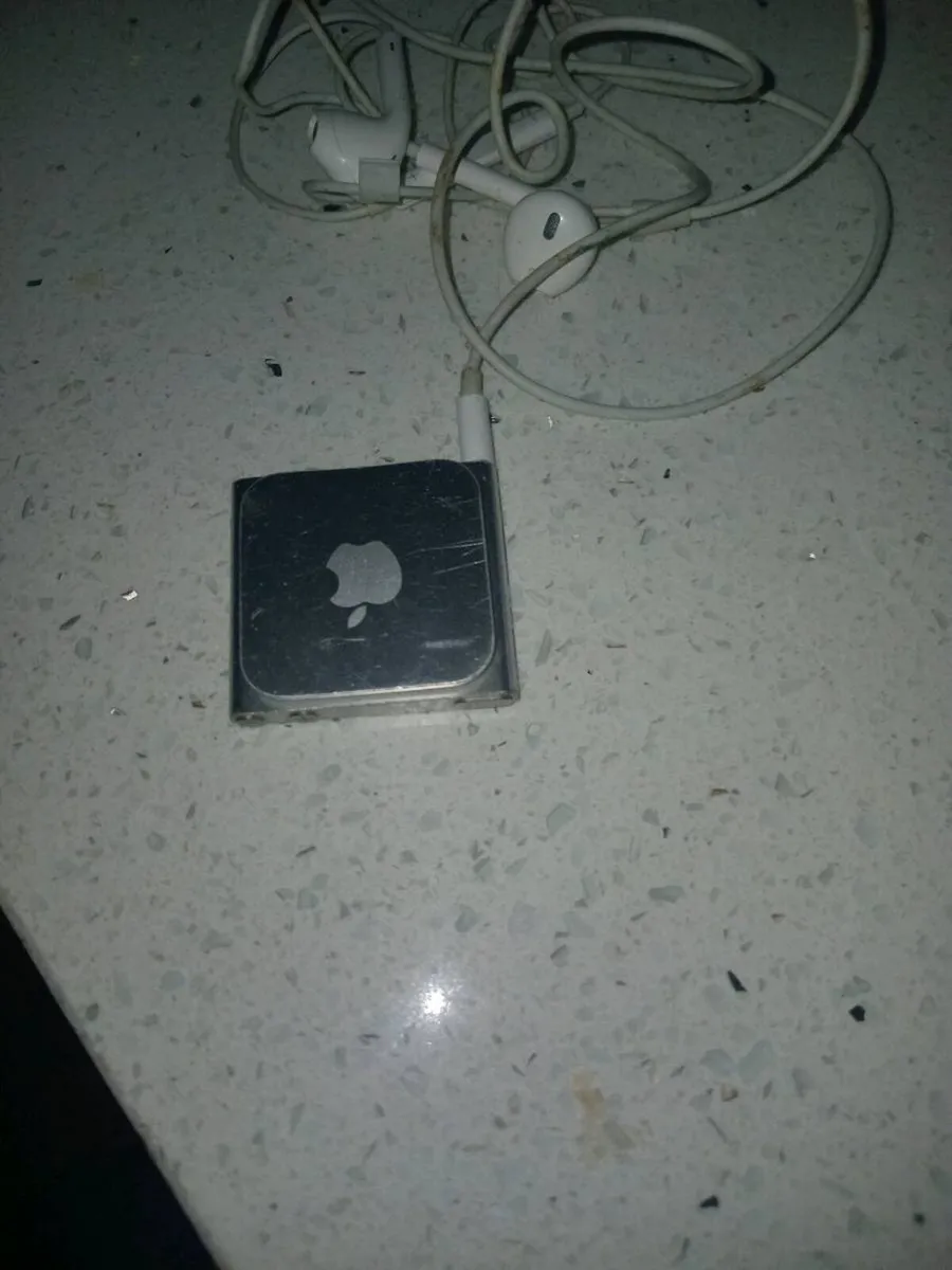 Apple iPod no charger - Image 2