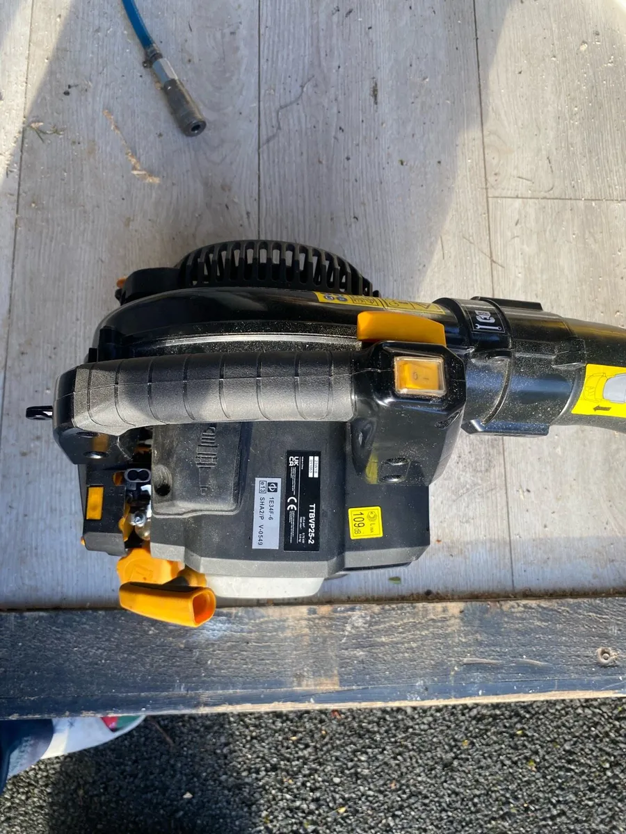 Titan petrol garden leaf blower. Sold as seen - Image 3