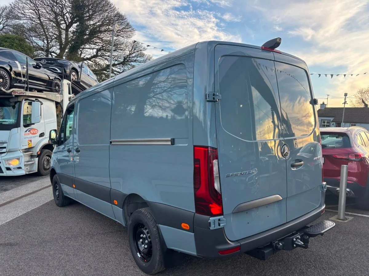 Mercedes-Benz Sprinter 319 MWB LOW ROOF SELECT AUT - Image 3