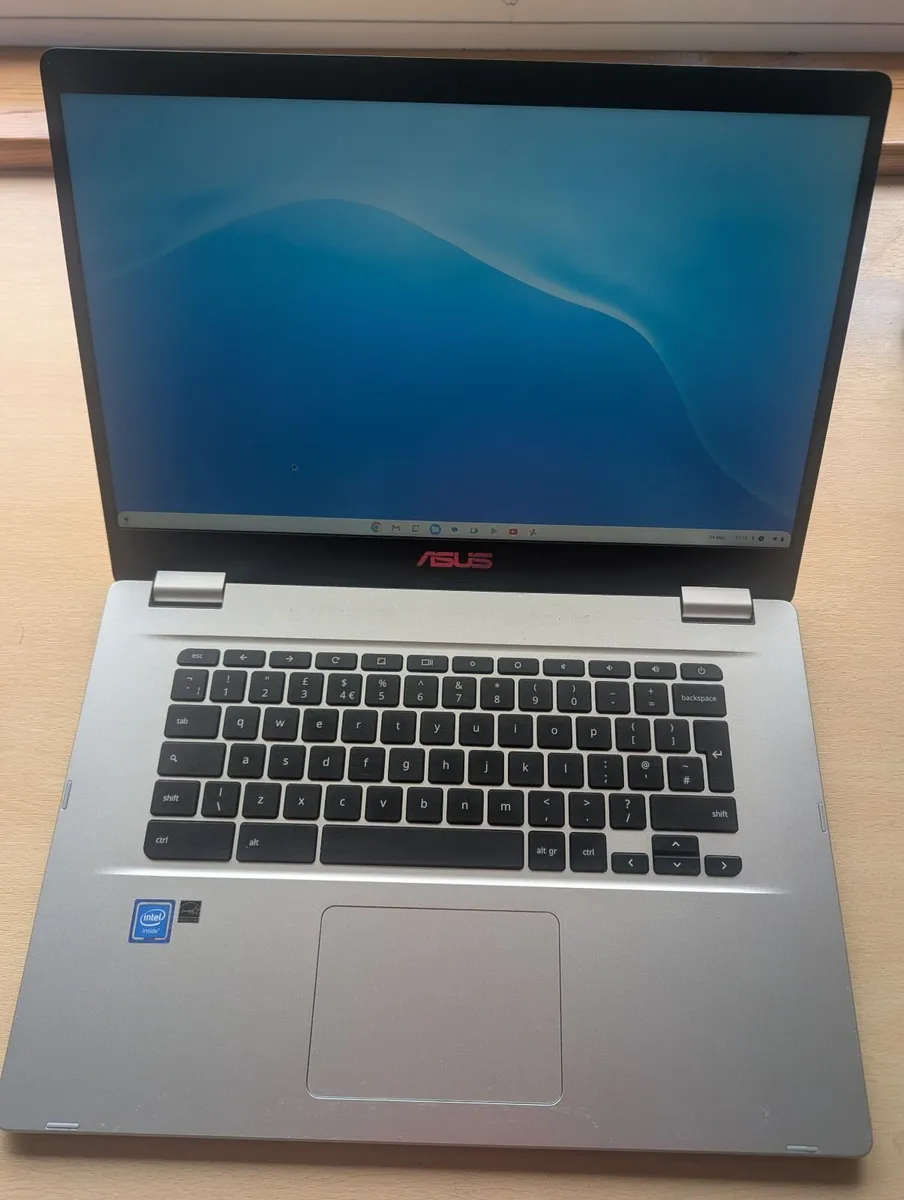 Asus Chromebook C523 - Image 1